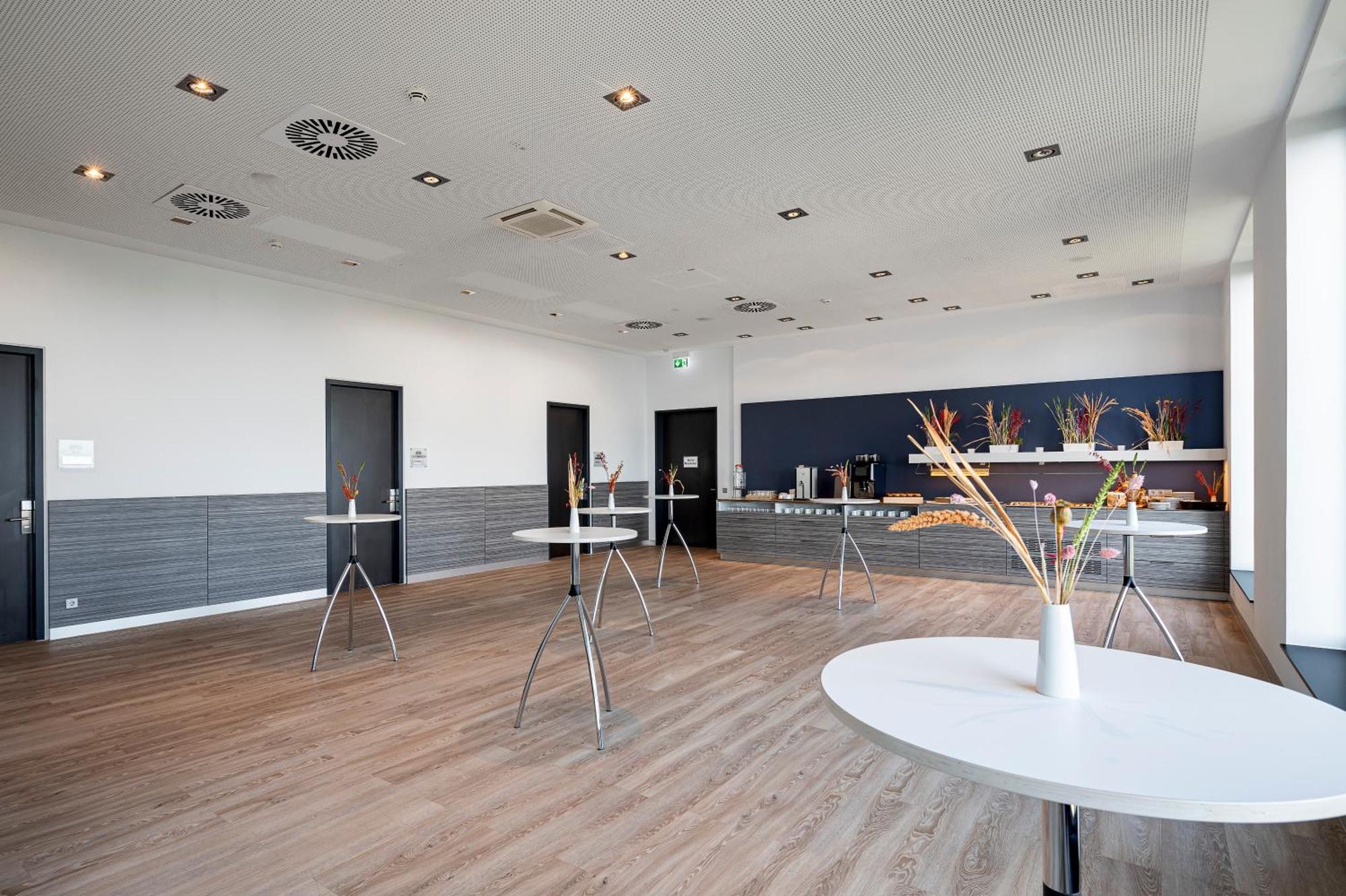 Intercityhotel Hamburg Dammtor-Messe Exterior photo