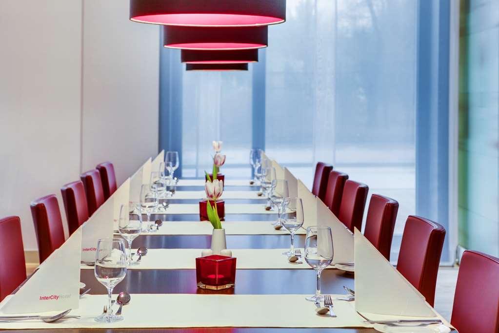 Intercityhotel Hamburg Dammtor-Messe Restaurant photo